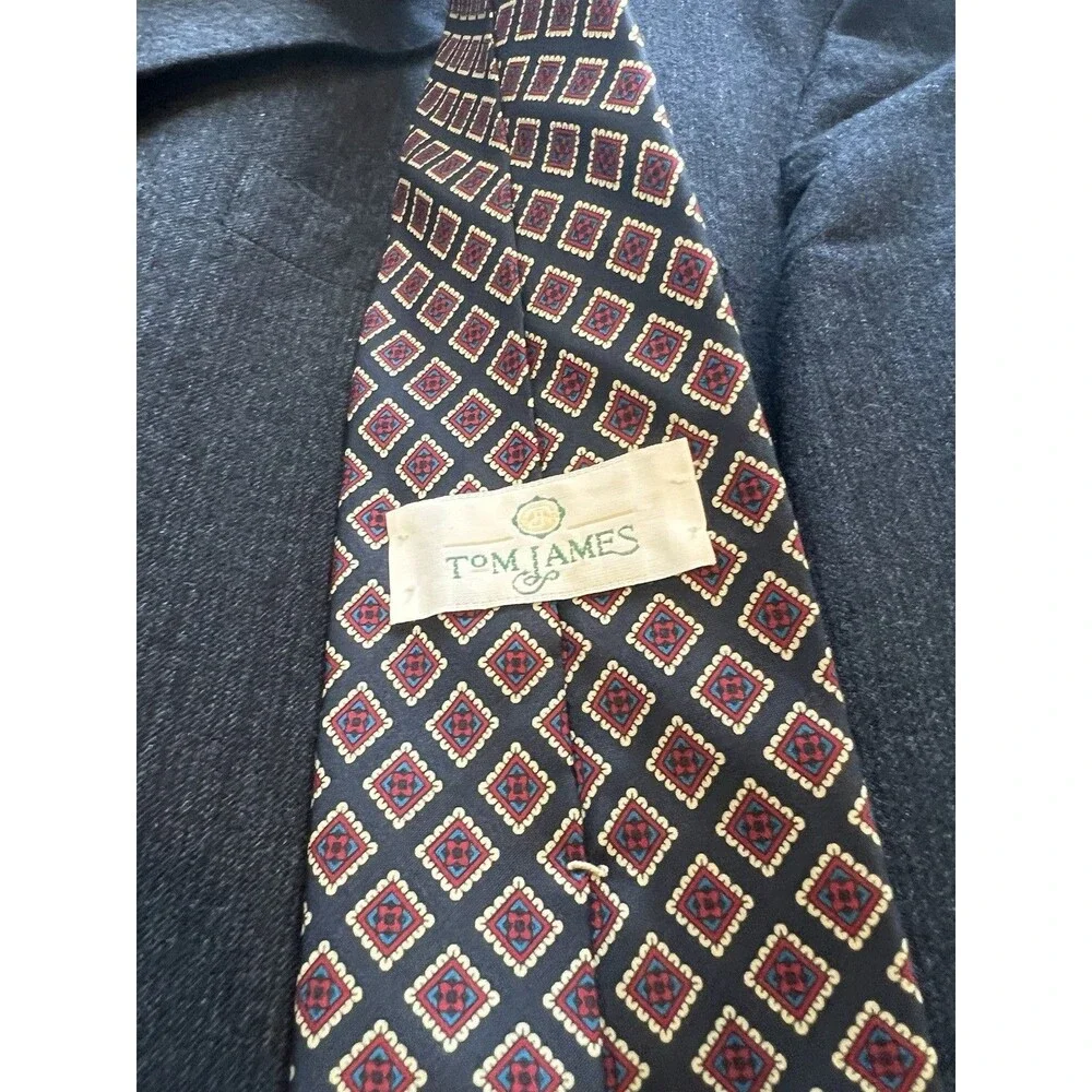 Botany 500 Wool Suit Charcoal Gray, 42R, 34”x33”, Custom Tailored, Tom James Tie